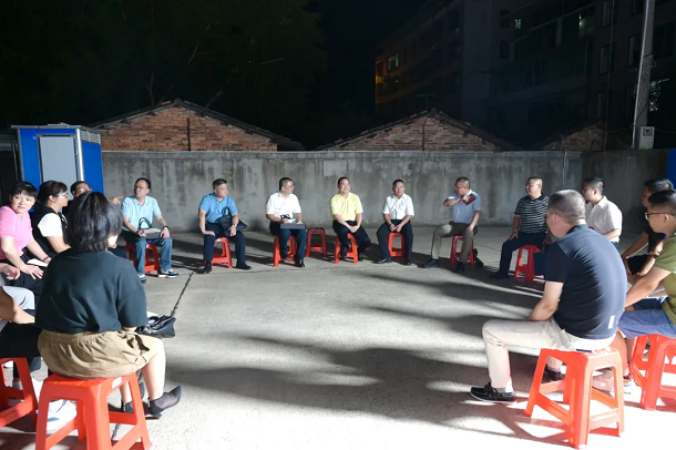 漳平市领导到上江社区开展“居民夜谈会”活动1.webp.png